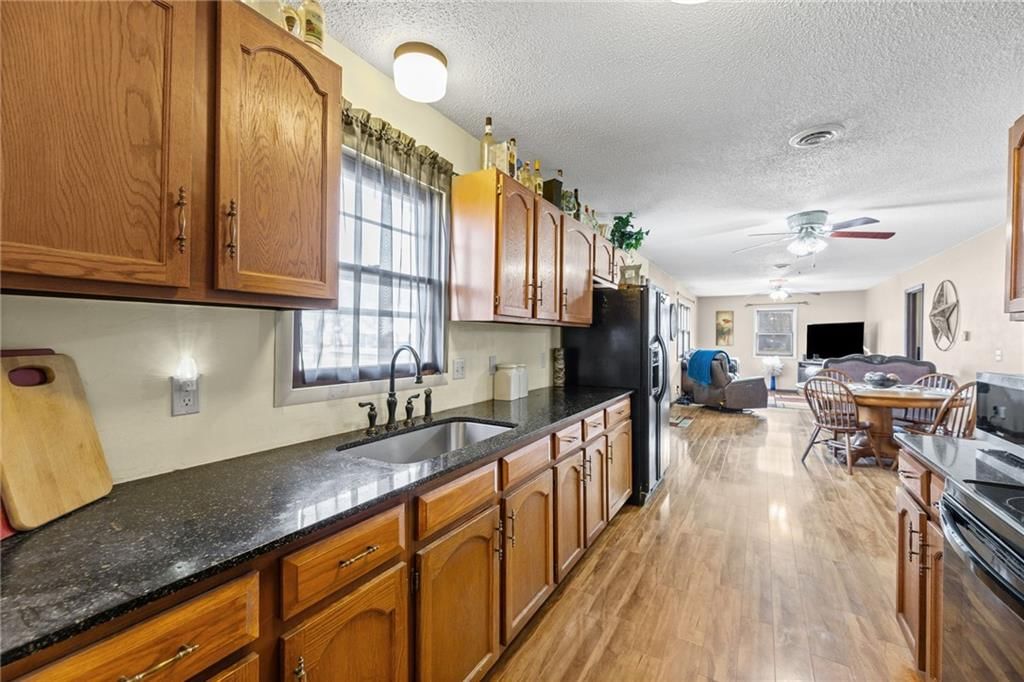 3 W Douglas Street — photo 19