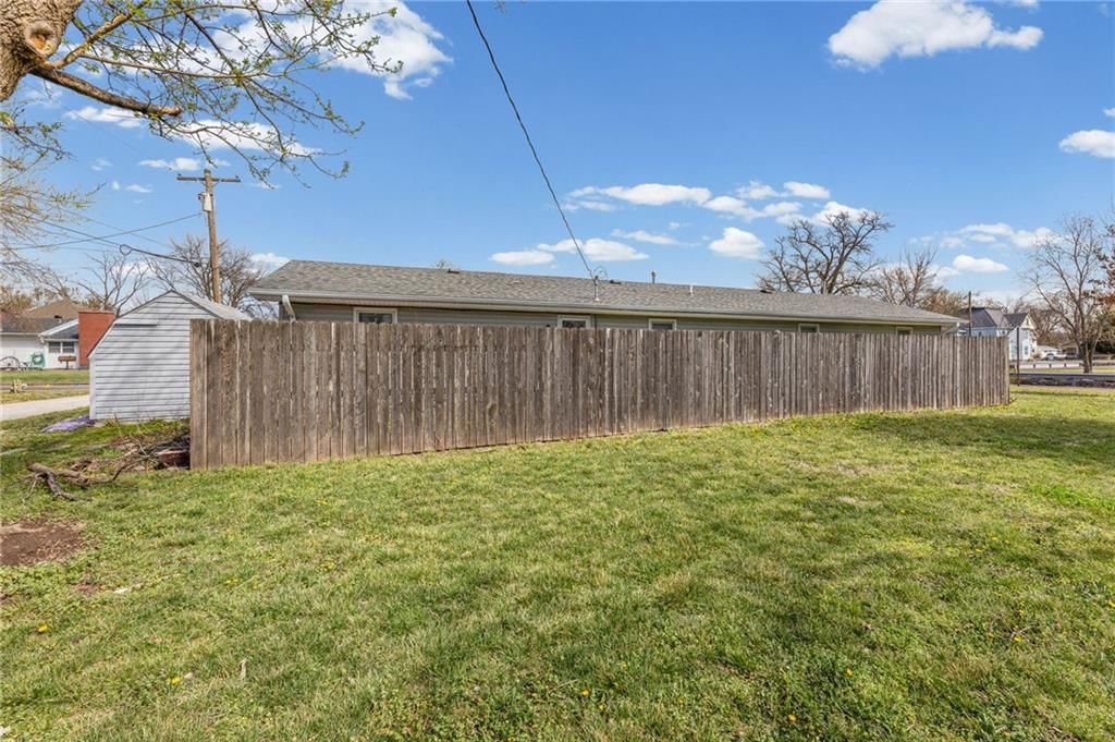 3 W Douglas Street — photo 24