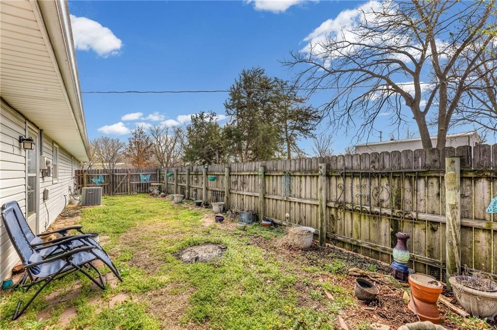 3 W Douglas Street — photo 27