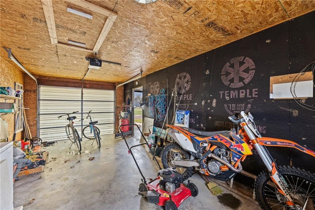 3 W Douglas Street — photo 28