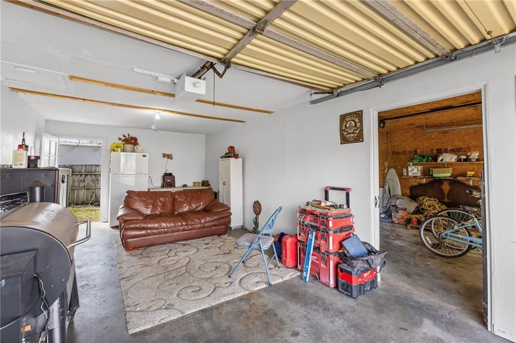 3 W Douglas Street — photo 30
