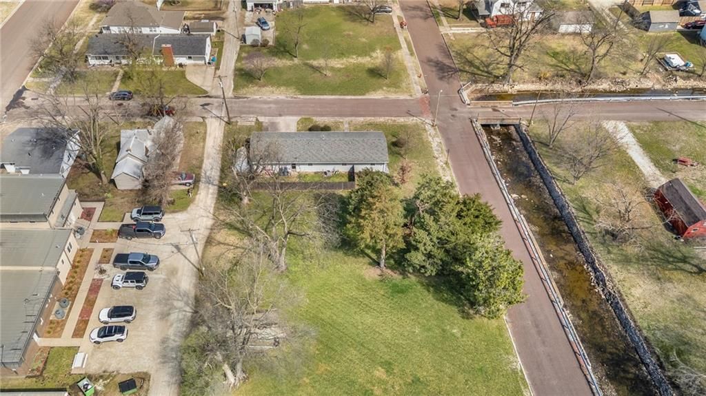 3 W Douglas Street — photo 34