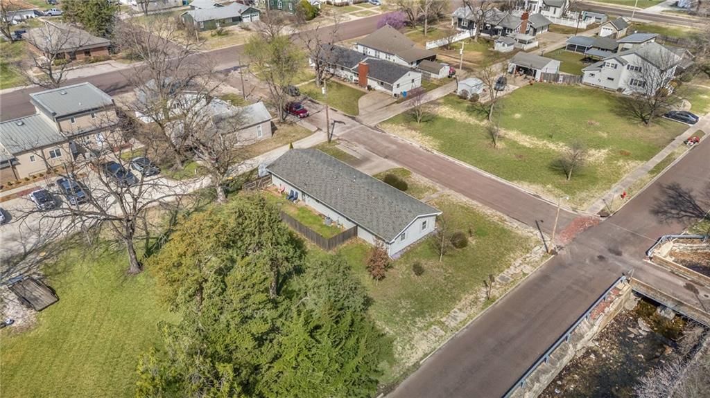 3 W Douglas Street — photo 35