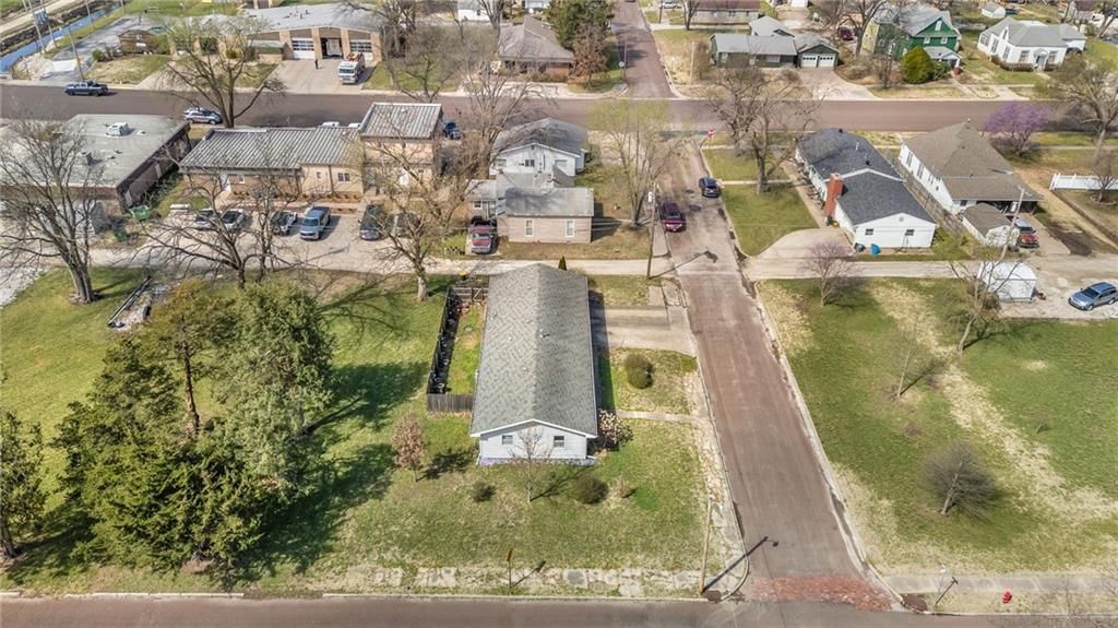 3 W Douglas Street — photo 36