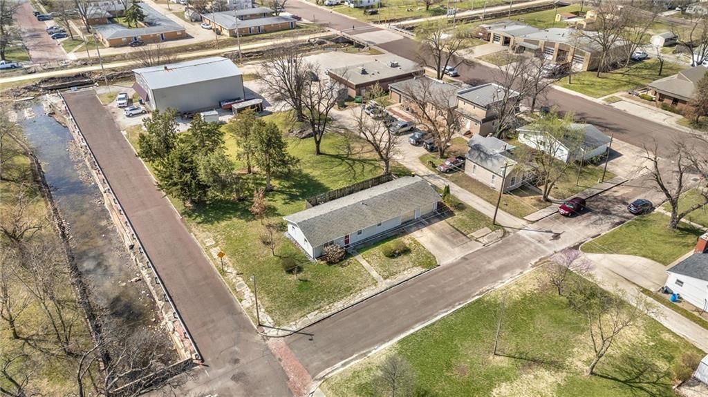 3 W Douglas Street — photo 37