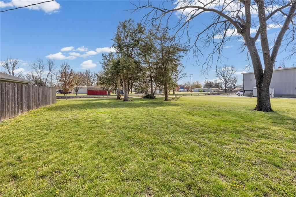 3 W Douglas Street — photo 40