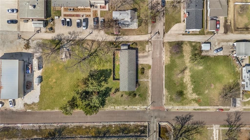 3 W Douglas Street — photo 41