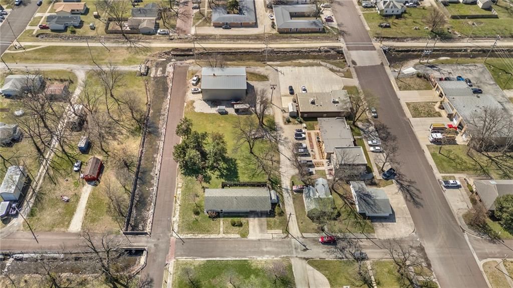 3 W Douglas Street — photo 42