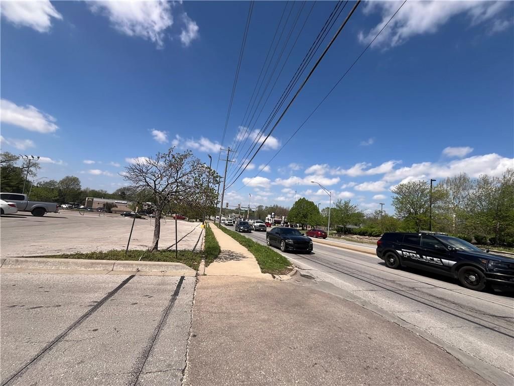 2331 S Sterling Avenue — photo 4
