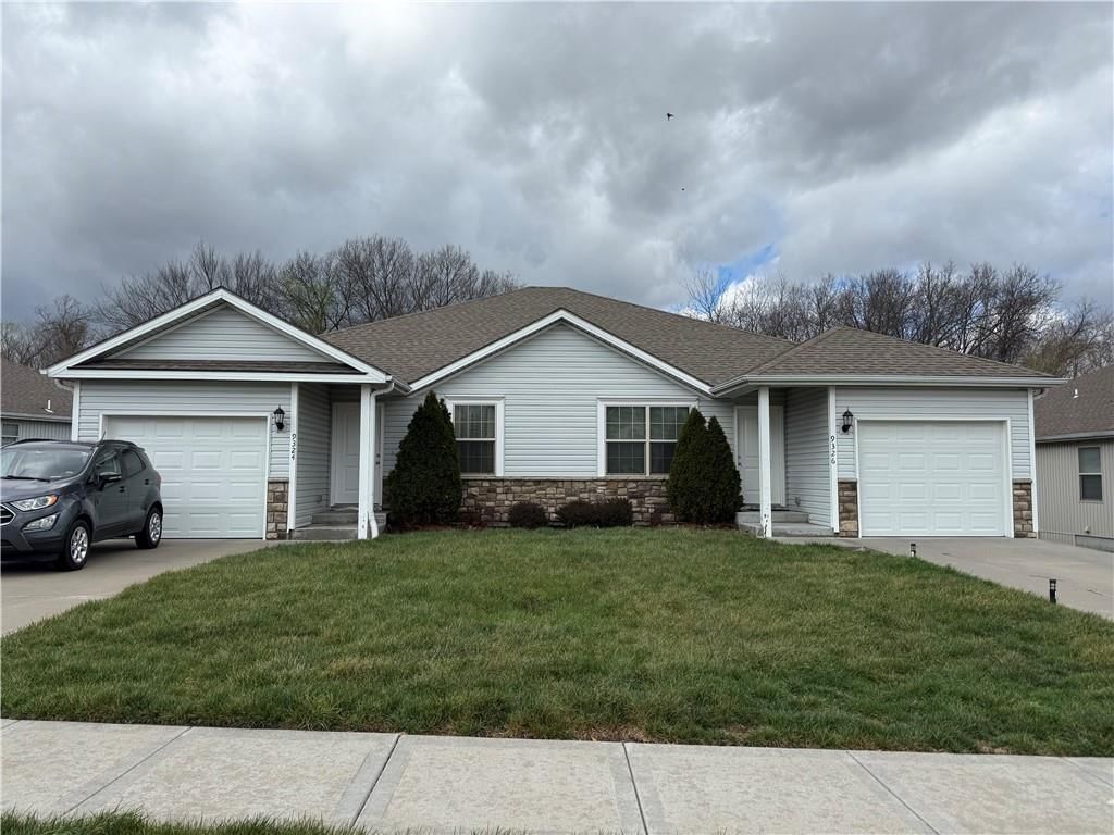 9324-9326 N Robinhood Avenue, Kansas City, MO