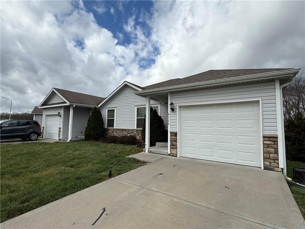 9324-9326 N Robinhood Avenue — photo 2