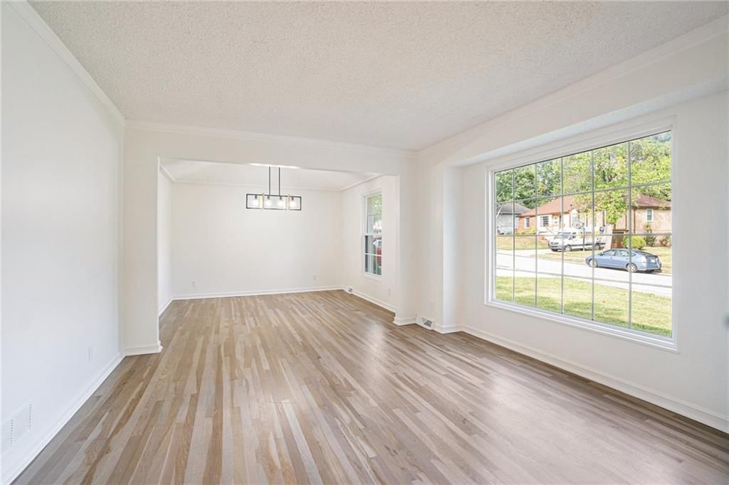 12904 Overhill Avenue — photo 8