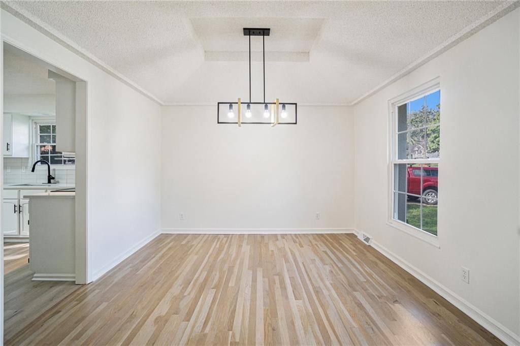 12904 Overhill Avenue — photo 9