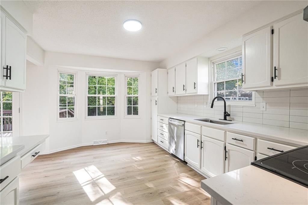 12904 Overhill Avenue — photo 11