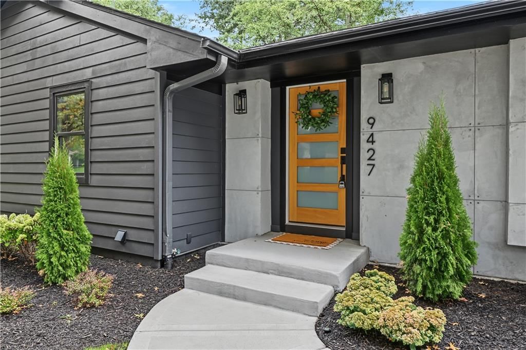 9427 Wenonga Road, Leawood, KS: listing photo 2