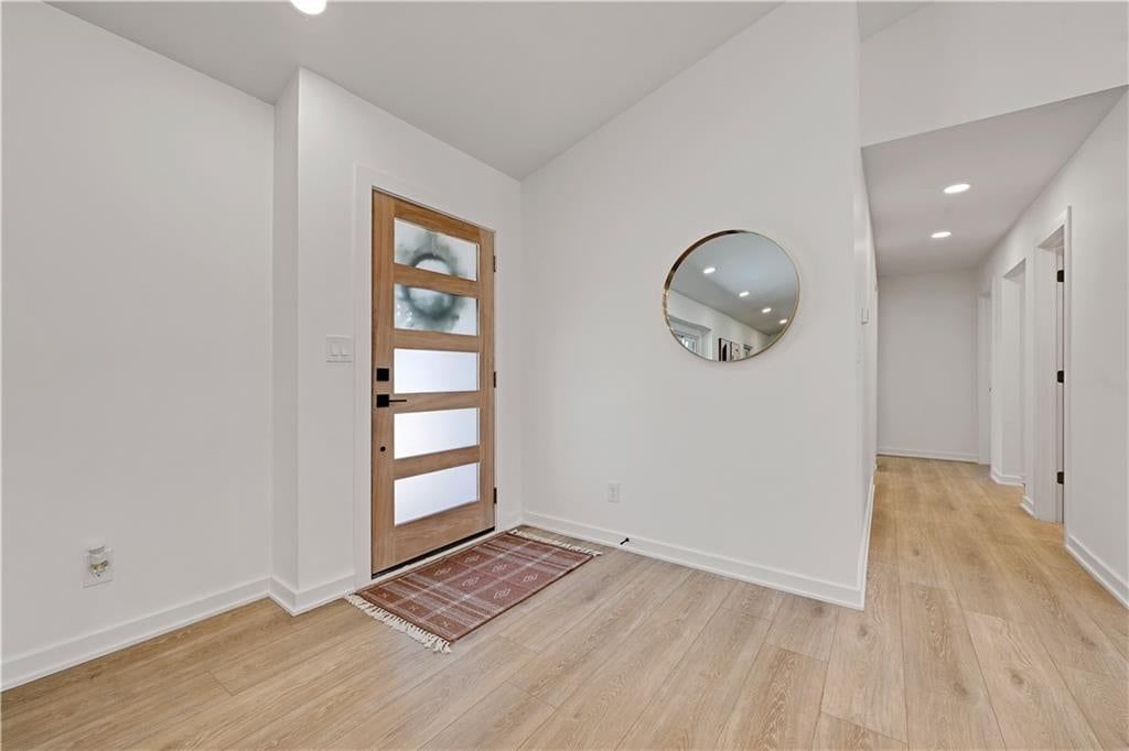 9427 Wenonga Road, Leawood, KS: listing photo 3