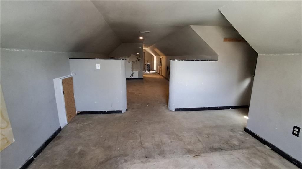 115 White Avenue — photo 24