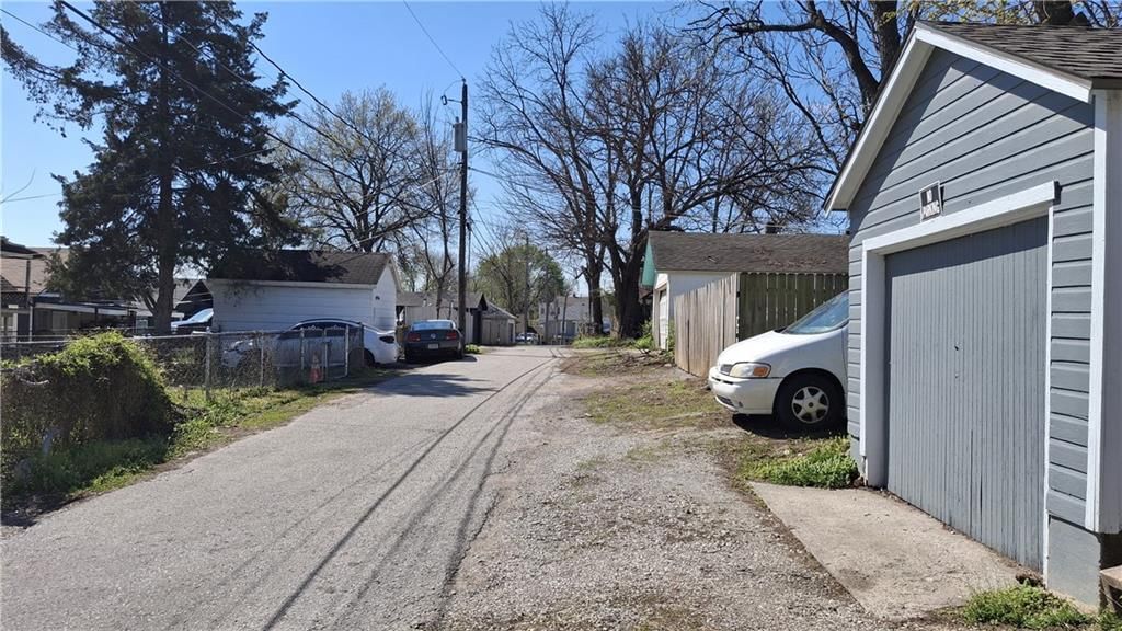115 White Avenue — photo 33