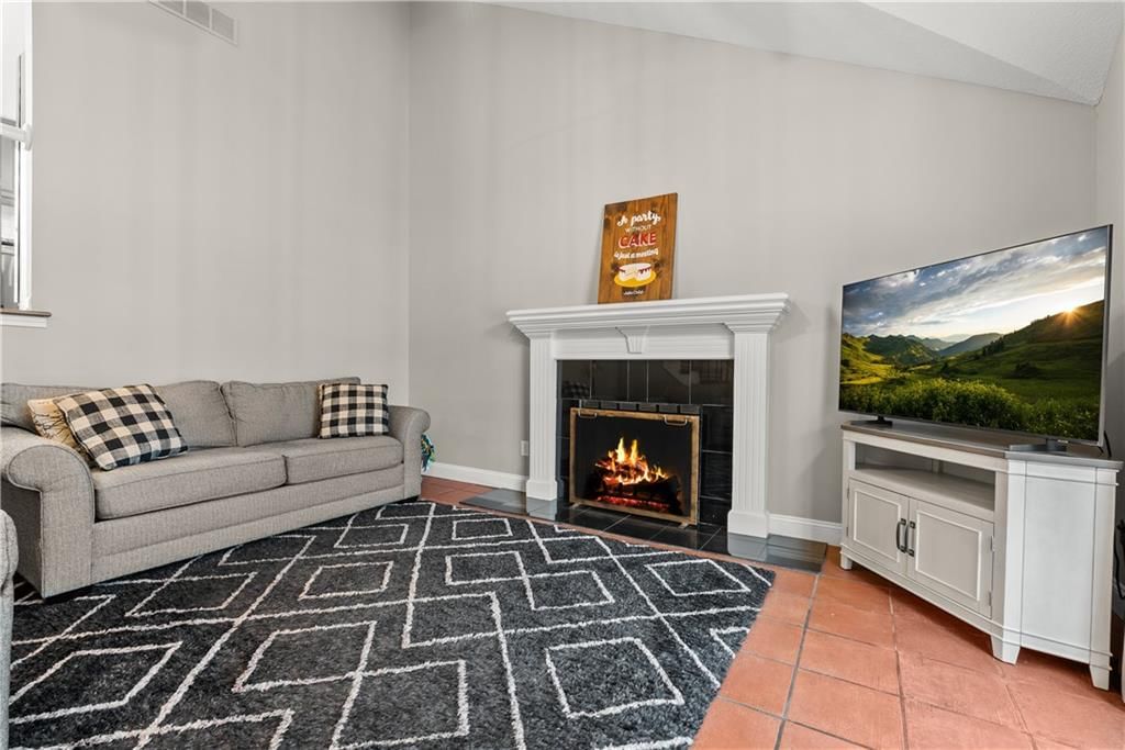 1408 NE Applewood Court — photo 5