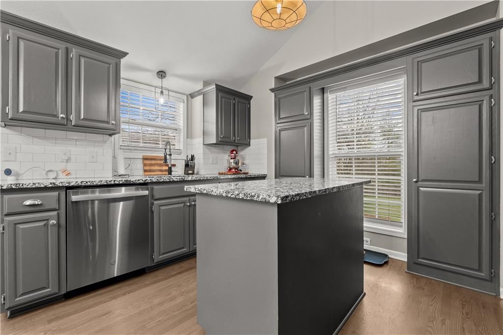 1408 NE Applewood Court — photo 9