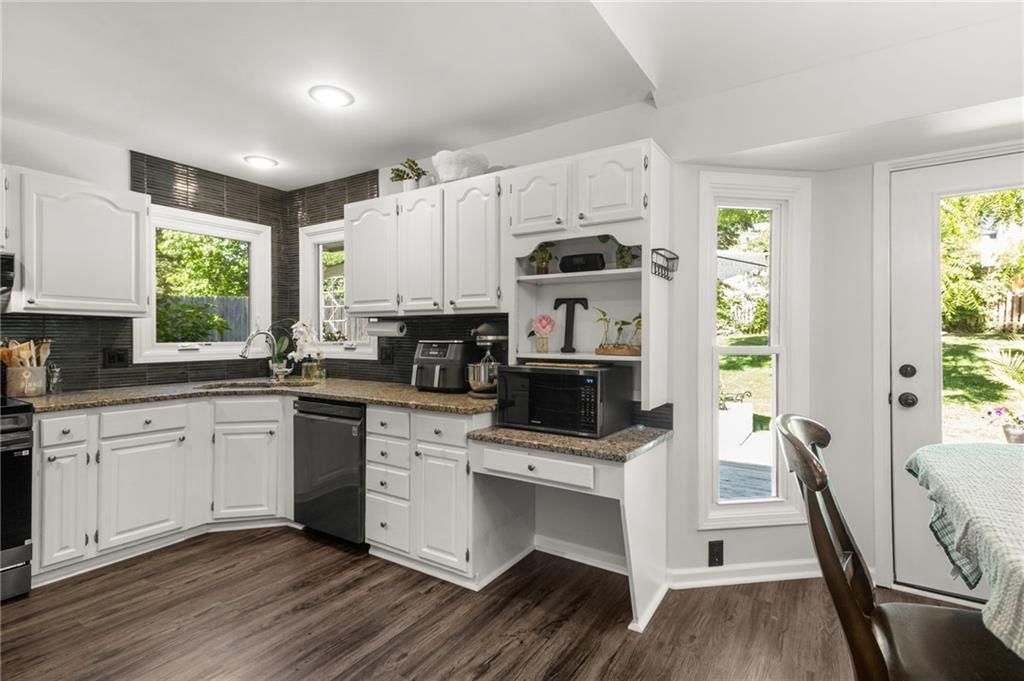 8609 GREENWAY Lane — photo 8