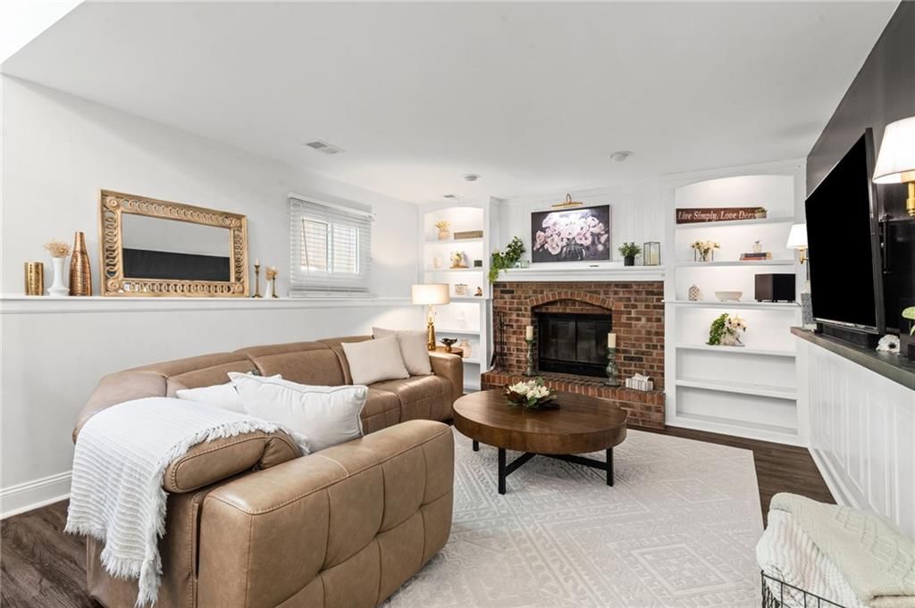 8609 GREENWAY Lane — photo 10