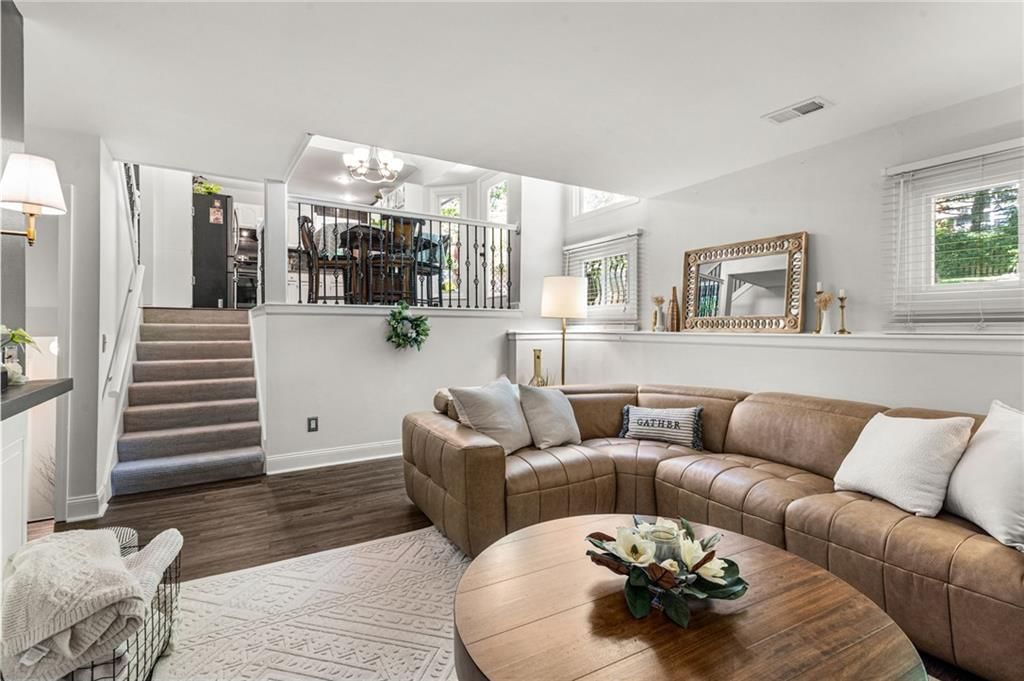 8609 GREENWAY Lane — photo 11