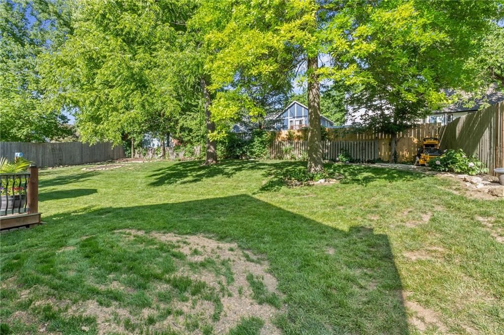 8609 GREENWAY Lane — photo 35
