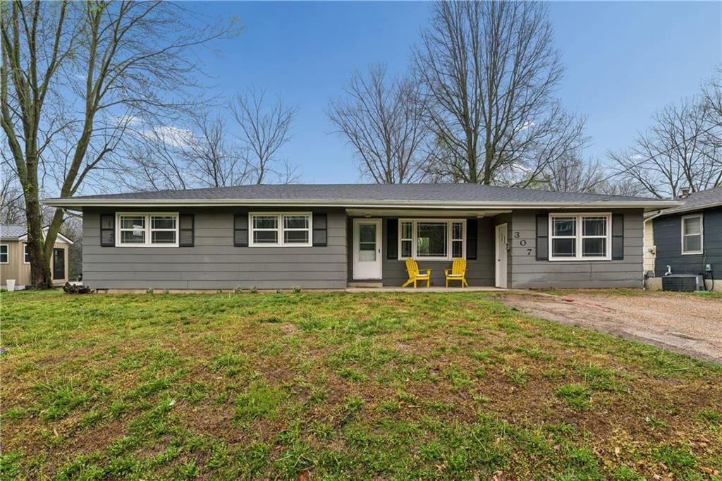307 Ridge Street, Sweet Springs, MO