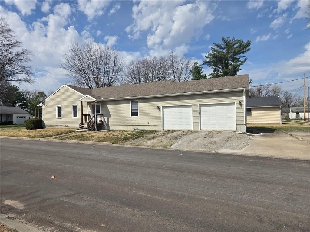 511 S Leona Street — photo 3