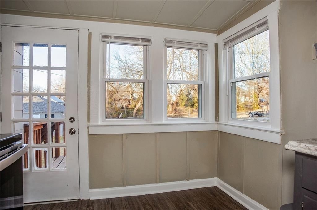 126 E Elm Street — photo 8