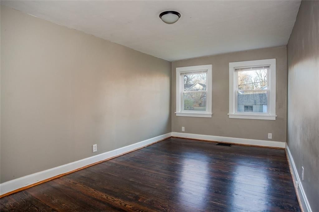 126 E Elm Street — photo 9