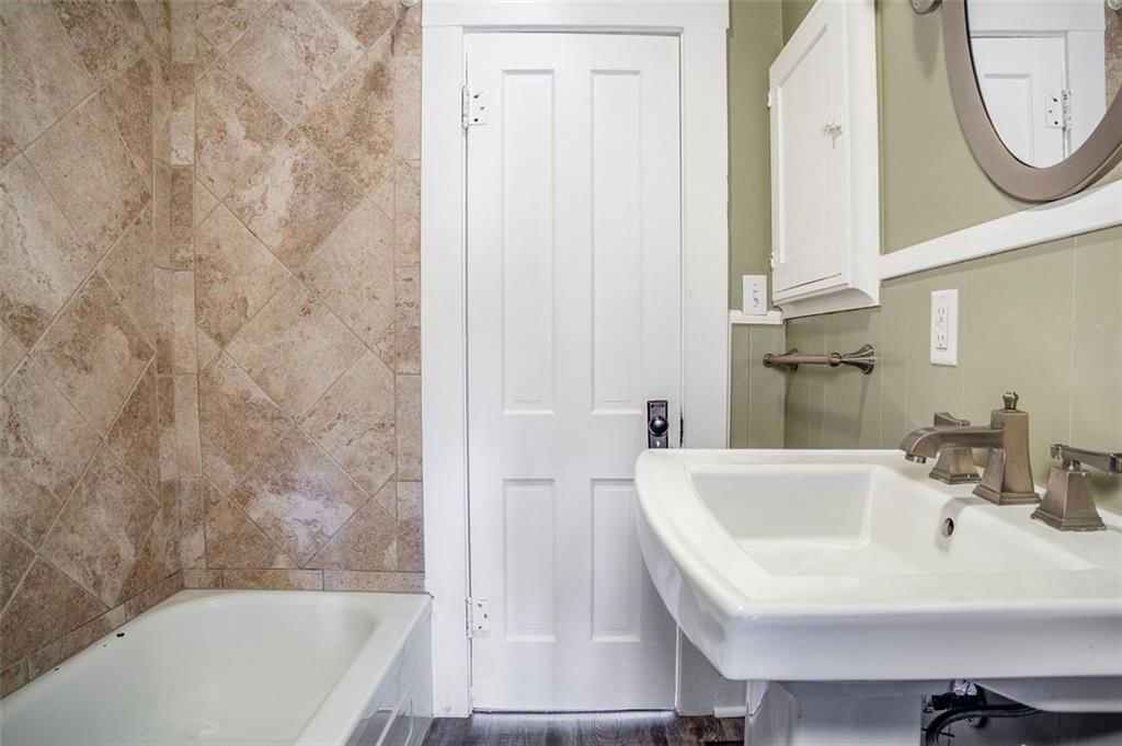 126 E Elm Street — photo 10