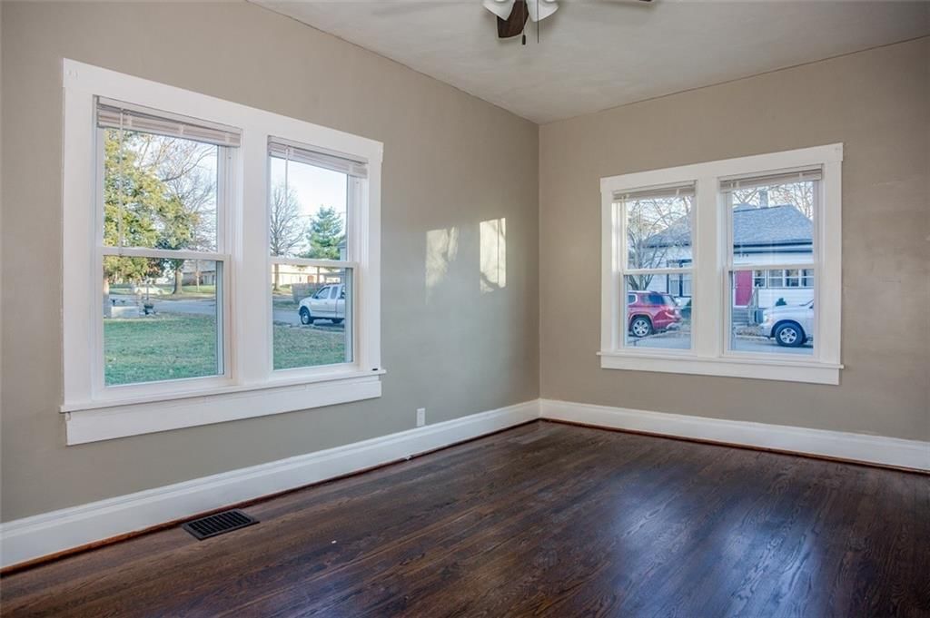 126 E Elm Street — photo 11