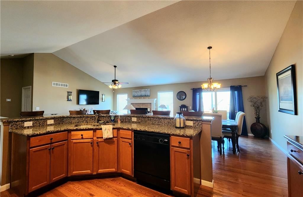 9816 N Stark Avenue — photo 10
