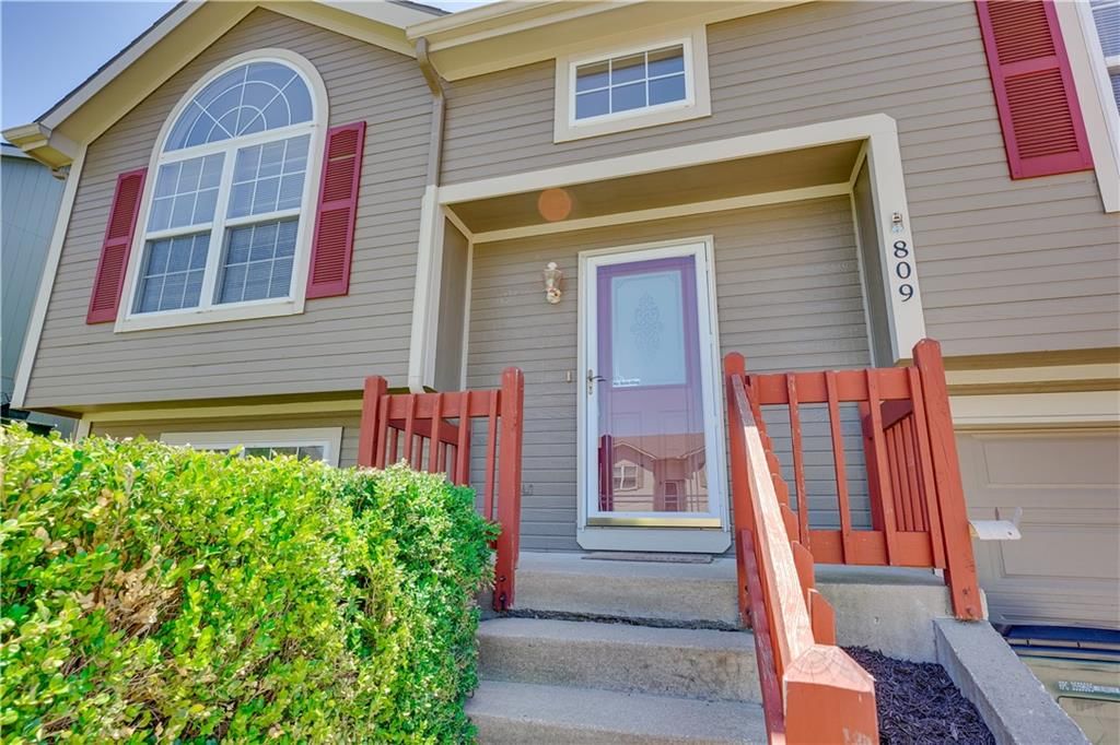 809 Village Street — photo 4