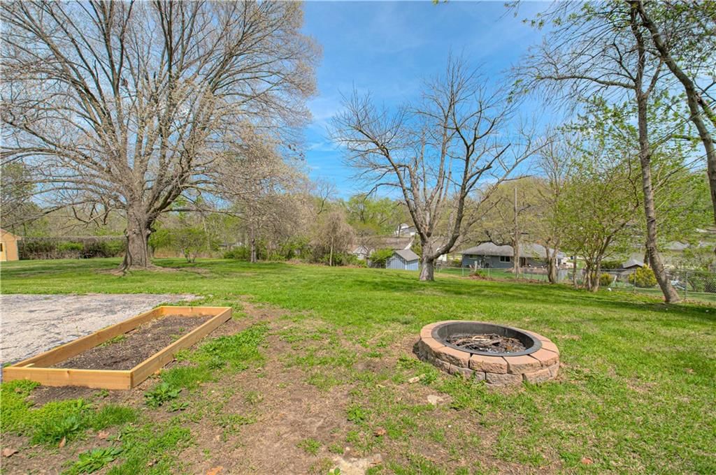 5247 N Norton Avenue — photo 21