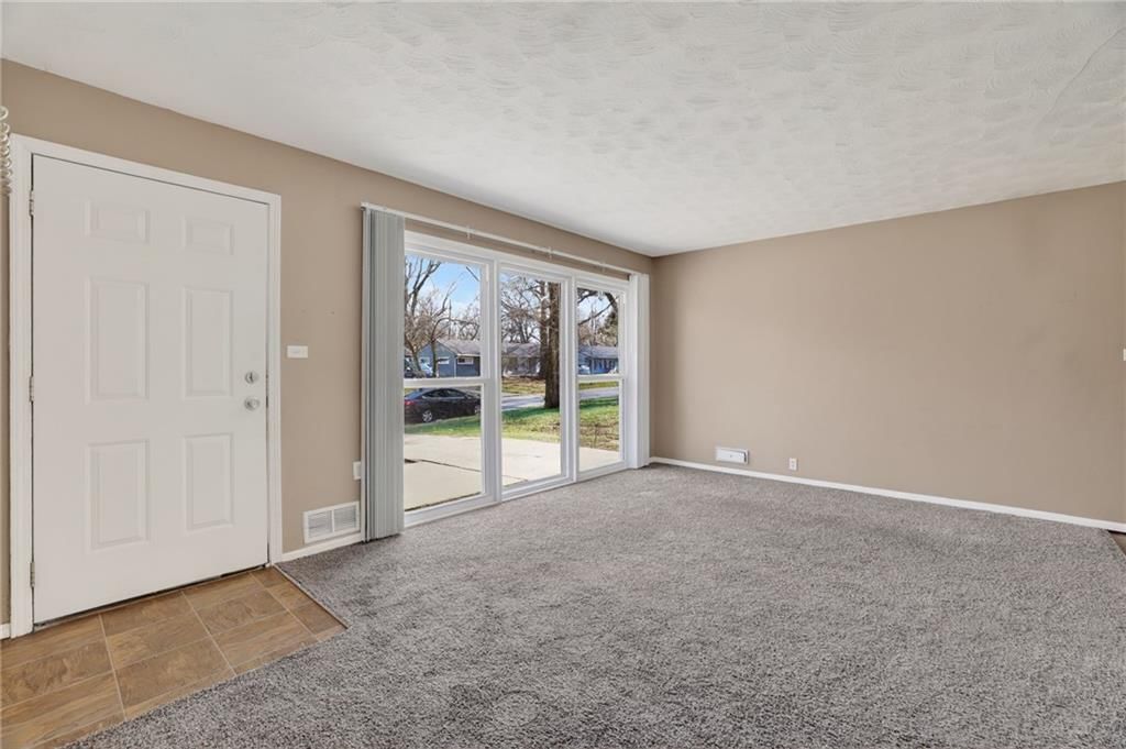 11104 BRISTOL Terrace — photo 5