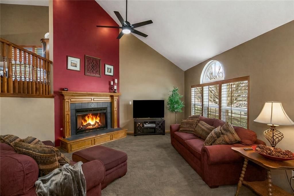 305 NE Fiddlewood Avenue — photo 3