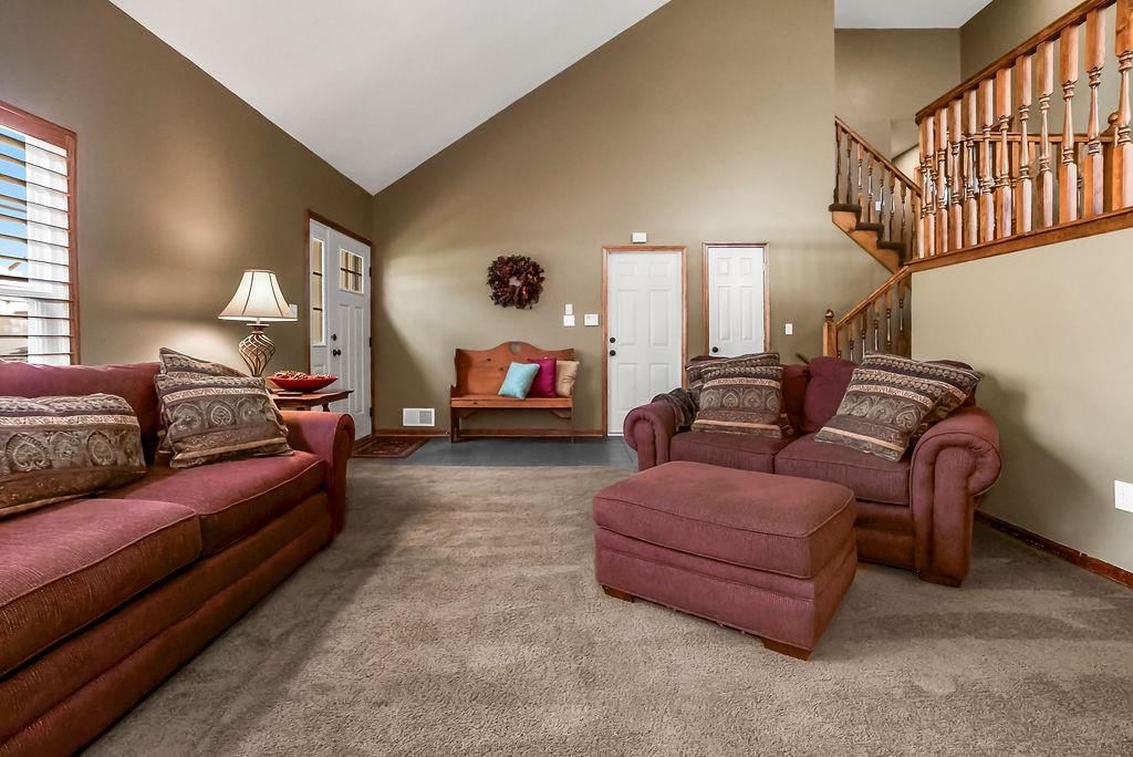305 NE Fiddlewood Avenue — photo 4