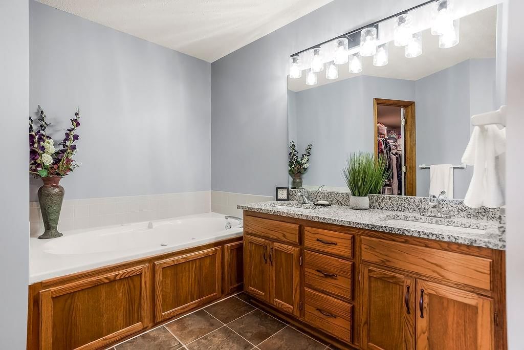 305 NE Fiddlewood Avenue — photo 17