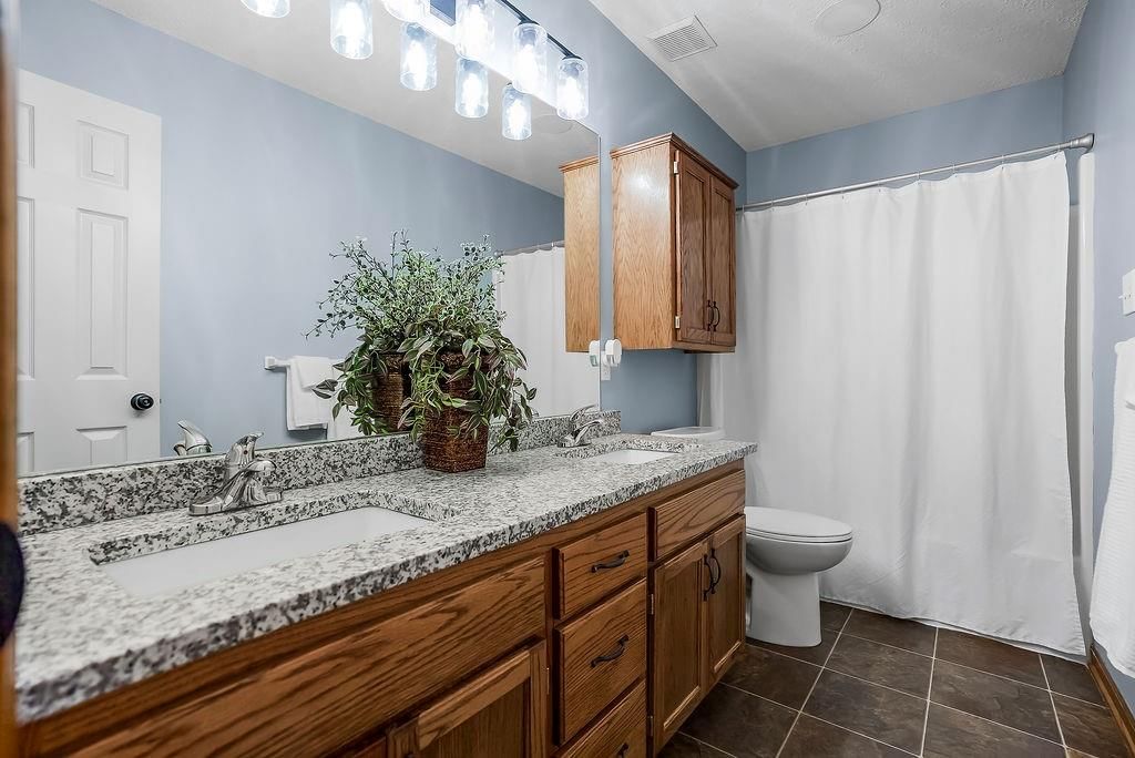 305 NE Fiddlewood Avenue — photo 21