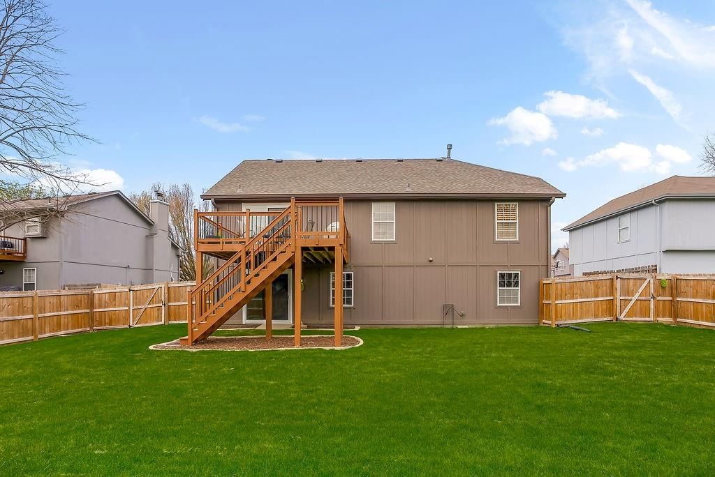 305 NE Fiddlewood Avenue — photo 29
