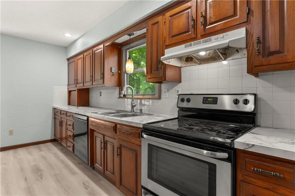 613 NE Locust Drive — photo 12