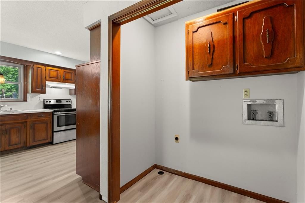 613 NE Locust Drive — photo 17