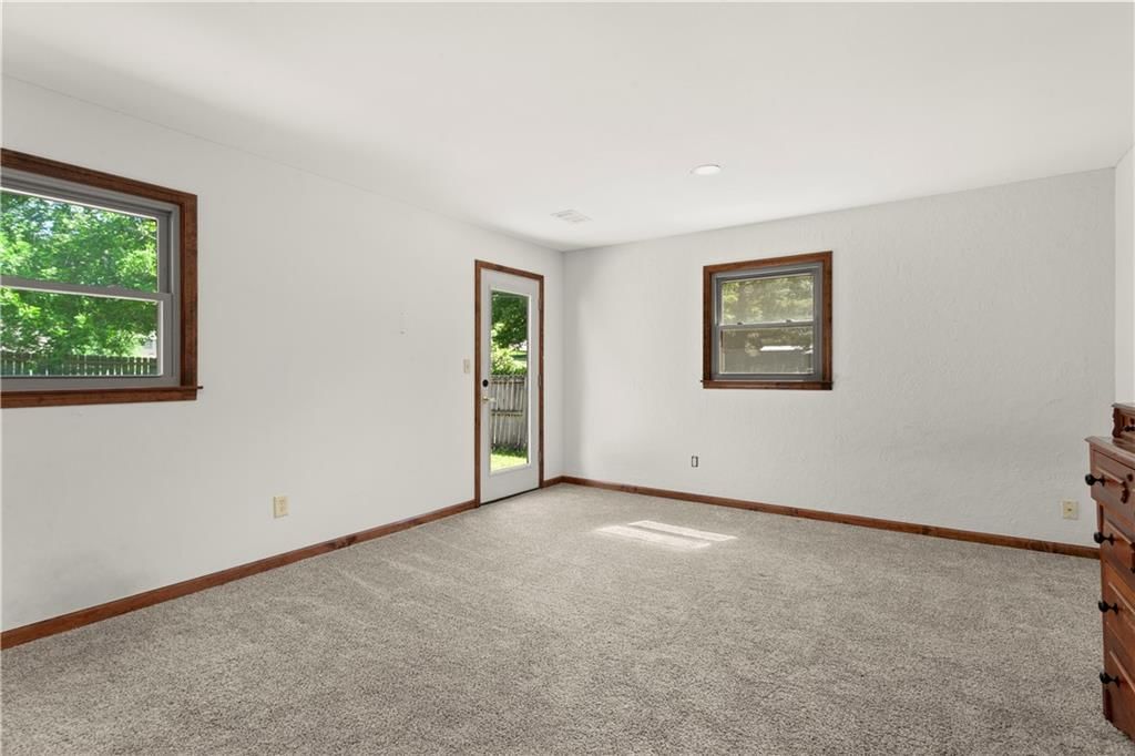 613 NE Locust Drive — photo 28