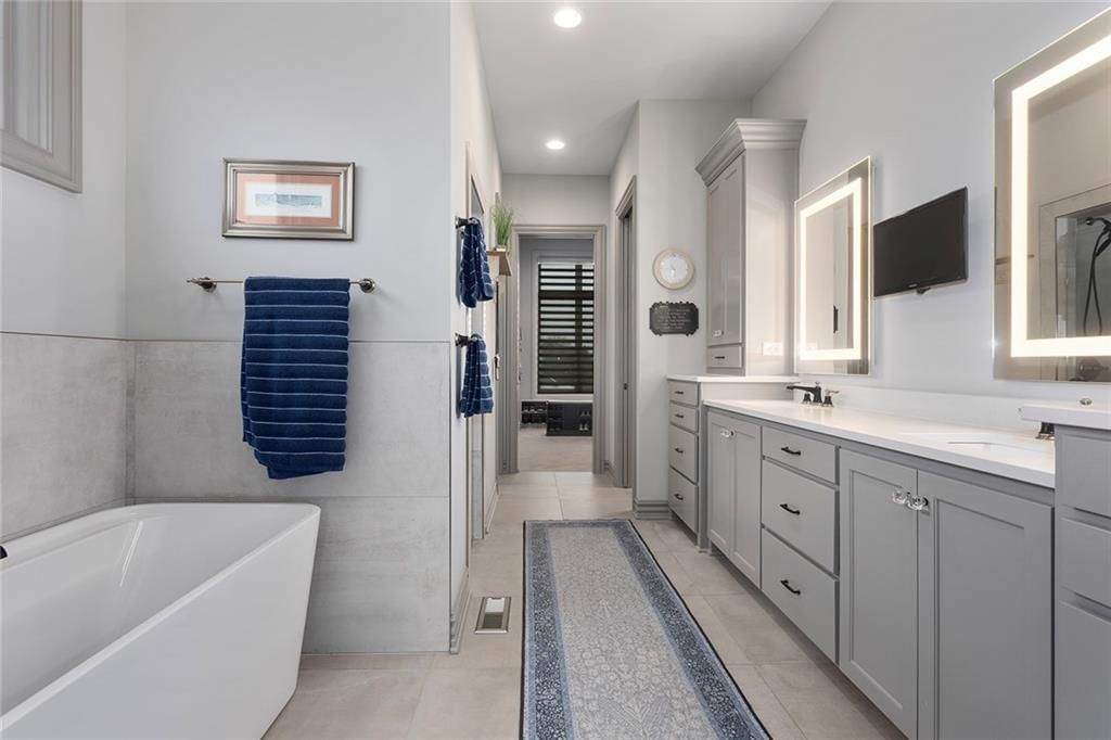 10439 N St Clair Avenue — photo 29