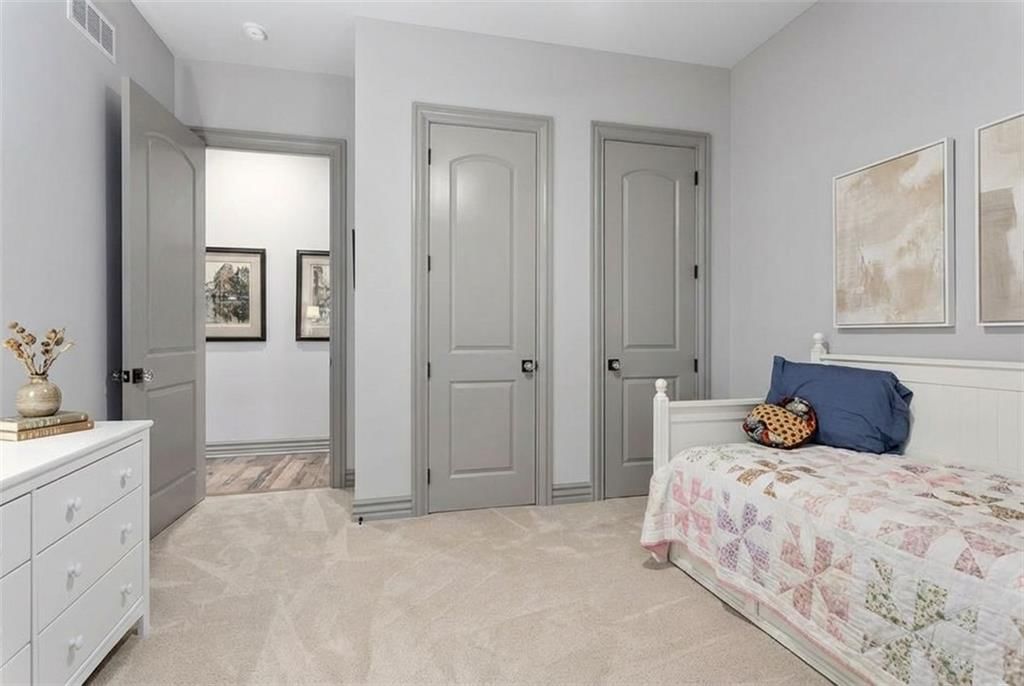 10439 N St Clair Avenue — photo 40
