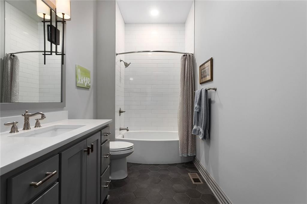 10439 N St Clair Avenue — photo 41