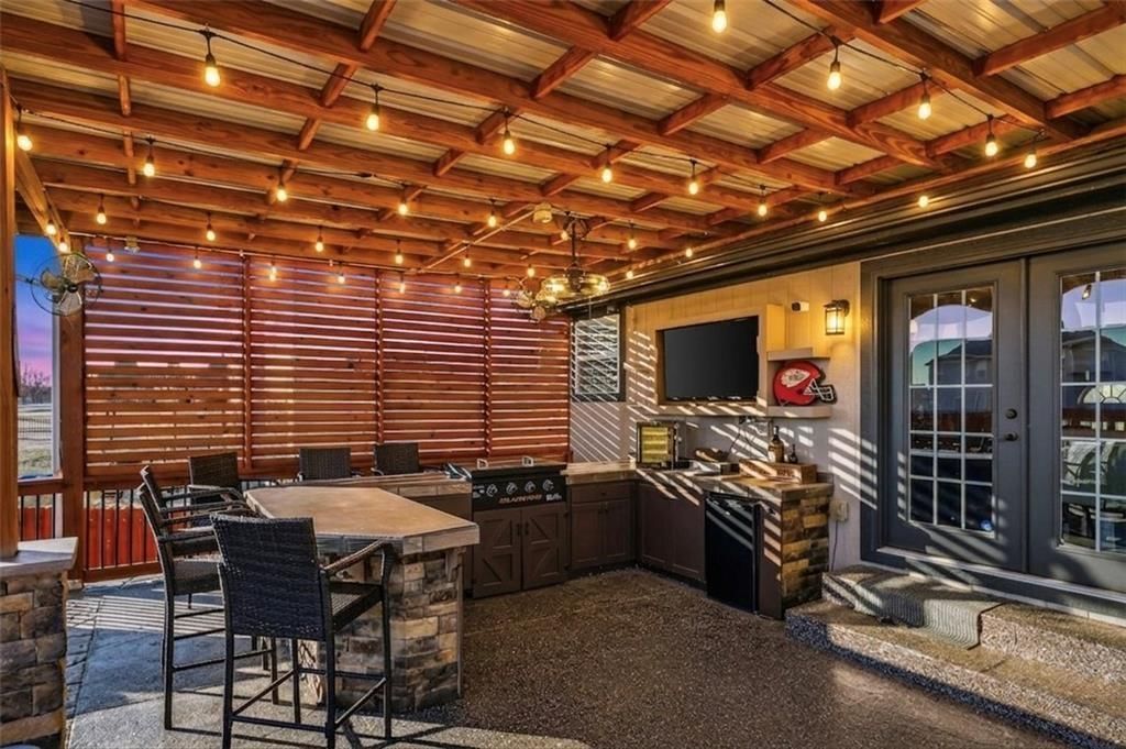 1004 SE Beatty Court — photo 1
